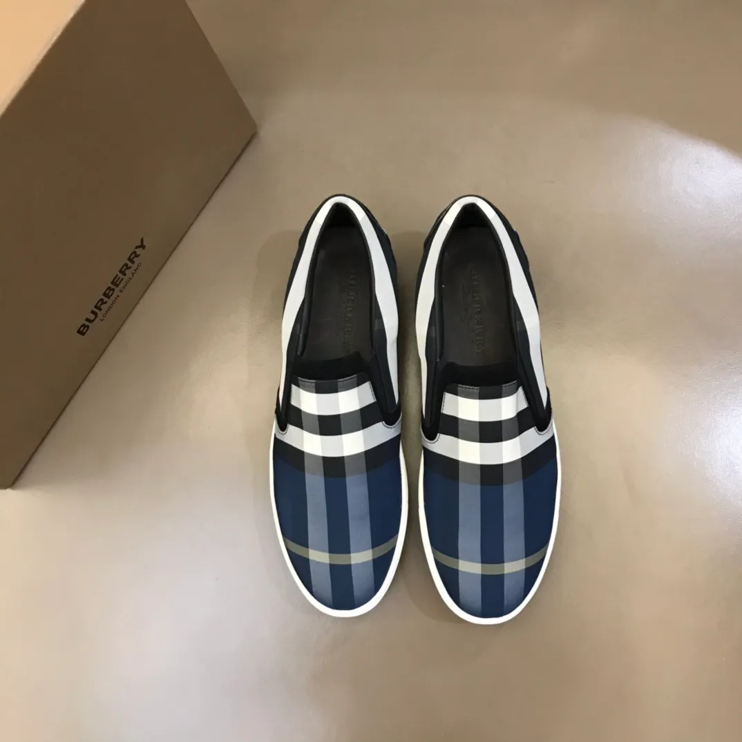 p340 "BURBERR*" men's classic low-top sneakers are reinterpreted in Vintage checkered cotton and matte calfskin, decorated with a new brand logo. First-layer sheepskin lining, embossed Burberry logo on the heel, and original TPU outsole! Size: 38-44
